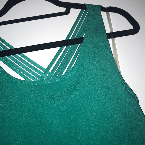 Beautiful Top - Picture 3 of 4